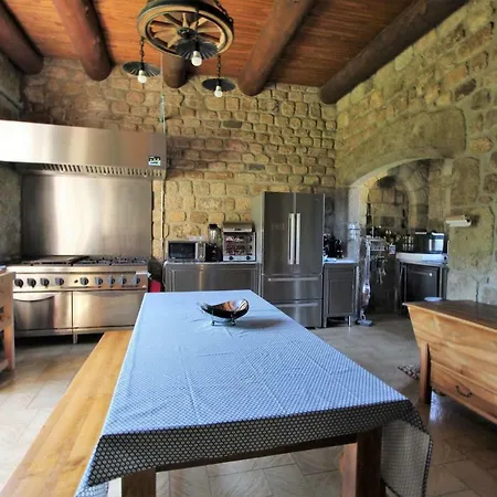 Nyaraló Chateau Rousset *