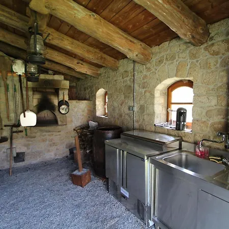 Chateau Rousset بيت للعطل *